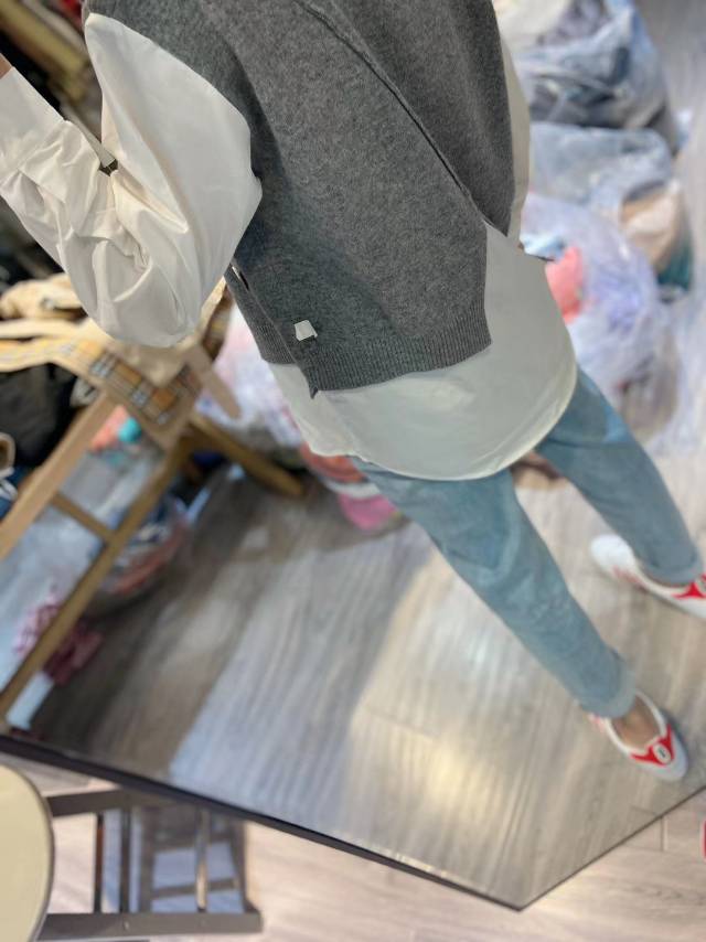黑白范2020春款时尚潮流欧货女装假两件卫衣衬衫袖宽松大版显瘦T细节图