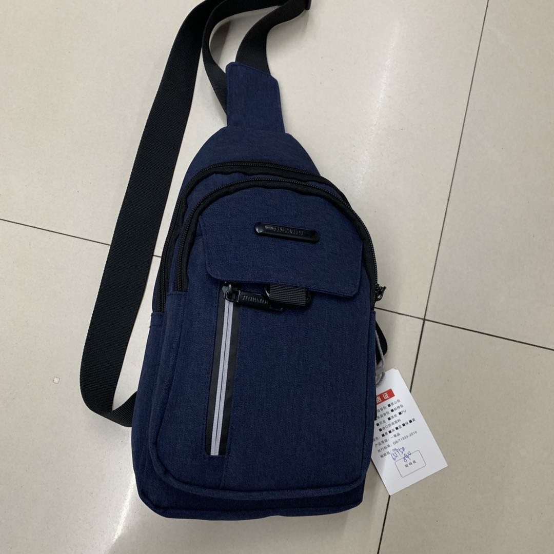 时尚耐磨帆布胸包