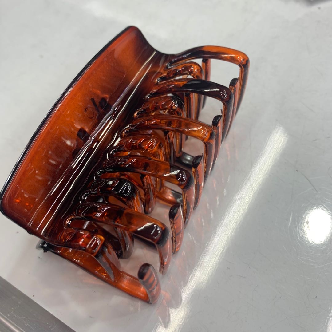 Black large grab clip, vertical clip, simple solid color hair clip, bath clip and headwear Specification image