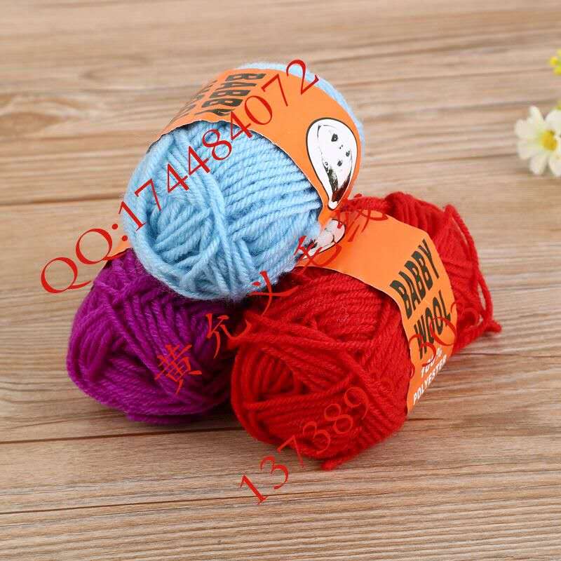 Factory direct sales of 4-strand thick polyester wool yarn, scarf yarn and hat yarn details Picture