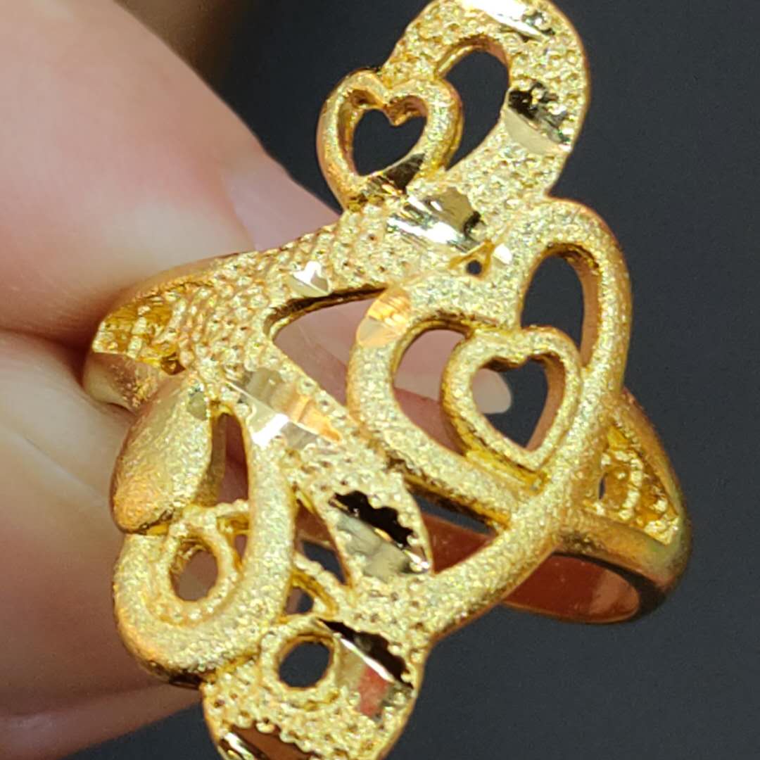 A new type of heart-shaped wave pattern accessory ring imitating gold for couples' love Specification image