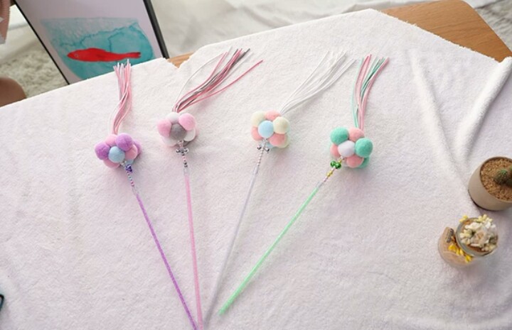 Three-color fur ball cat teaser for pet cats details Picture