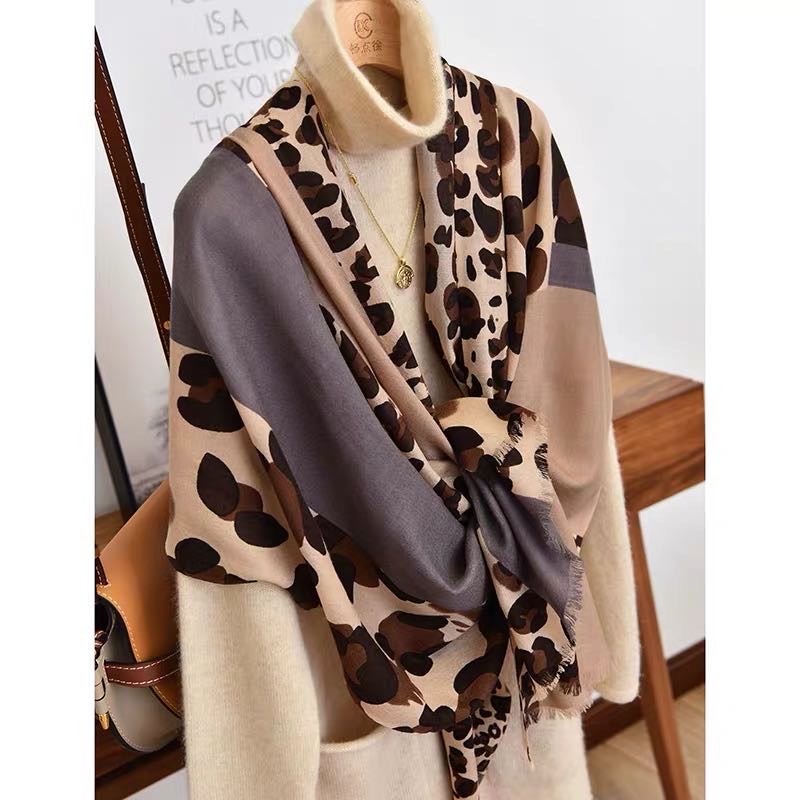 休闲时尚潮流围巾蓝色童趣花纹选小方巾细节图