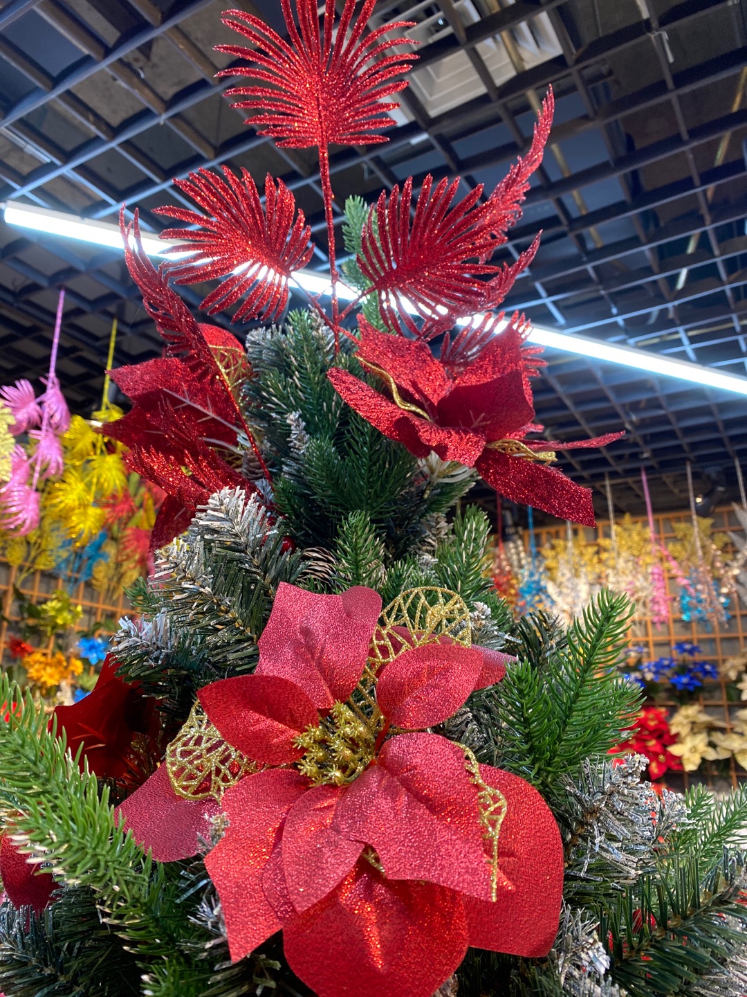 Factory direct sales, best-selling items, essential for interior decoration and wedding supplies made of poinsettias fabric Application Scenario