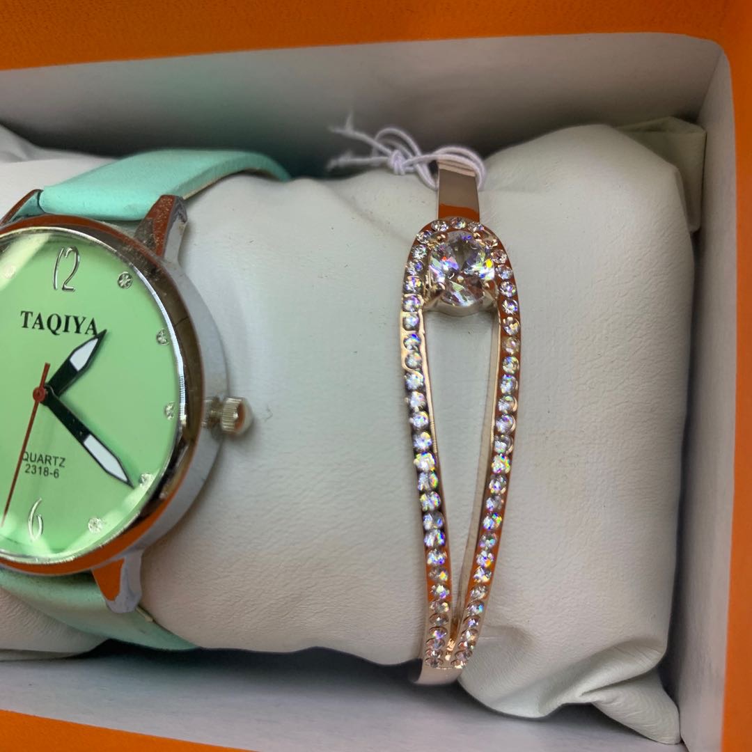 时尚女士手表简约两件套装钻石手镯小绿表盘细节图