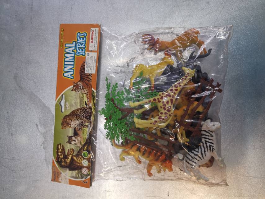静态各种野生动物模型带植物仿真玩具塑料材质产品图