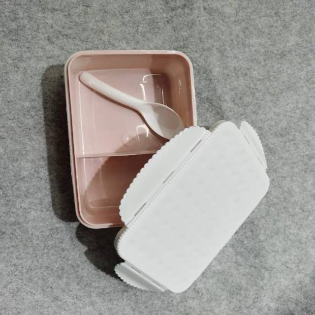 2021 new divided plastic student bento box cartoon convenient box fruit box details Picture