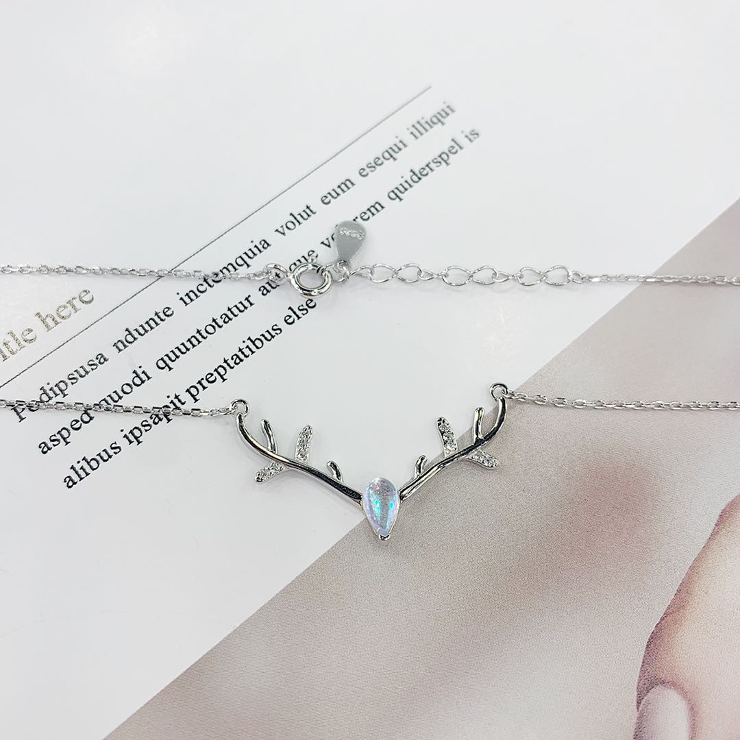 The antler sterling silver necklace is simple, versatile, fashionable and fresh, and a best-selling collarbone chain Specification image