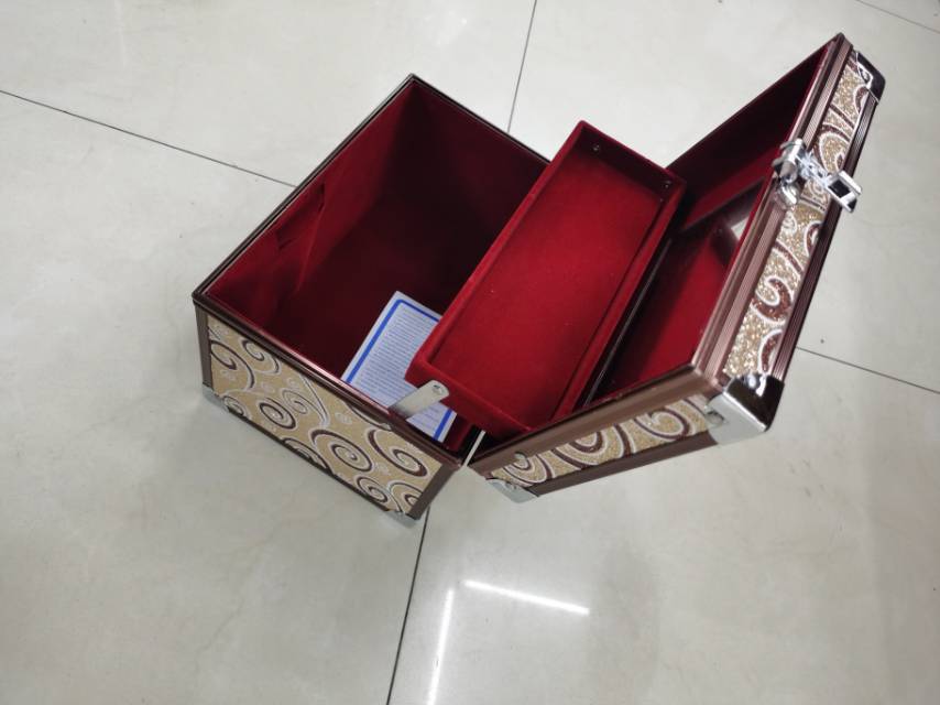 绚丽密码锁化妆箱细节图