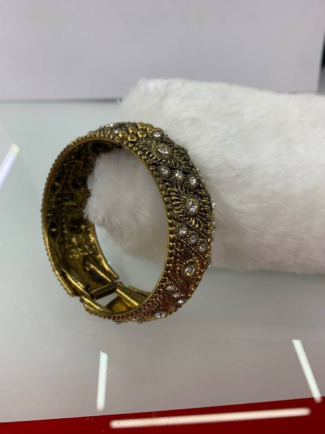 合金手镯细节图