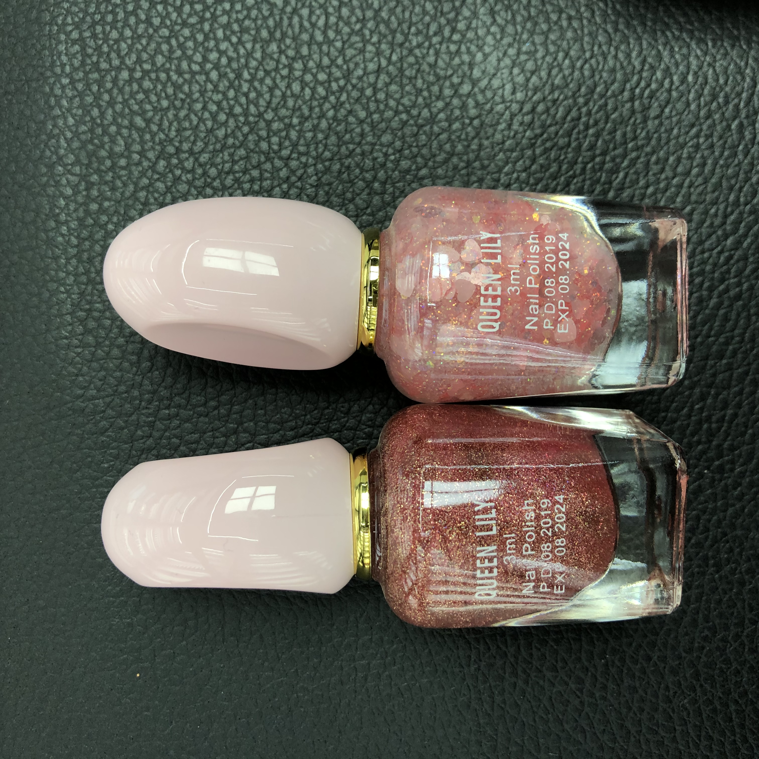The fashionable and colorful nail polish comes in a rich variety of colors, allowing you to freely choose and combine them details Picture