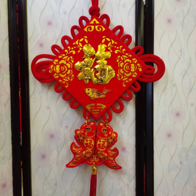 Chinese knot pendants, paper-cut "Fu" character hanging, double fish tassels, living room home wall decorations, festive background wall decorations for the Spring Festival