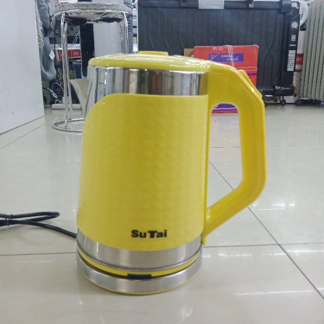 Boil a kettle with hot water to open a tea kettle thumbnail