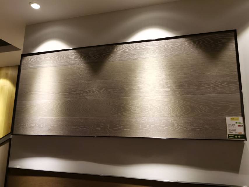 Three-layer solid wood flooring Es105 single grey oak