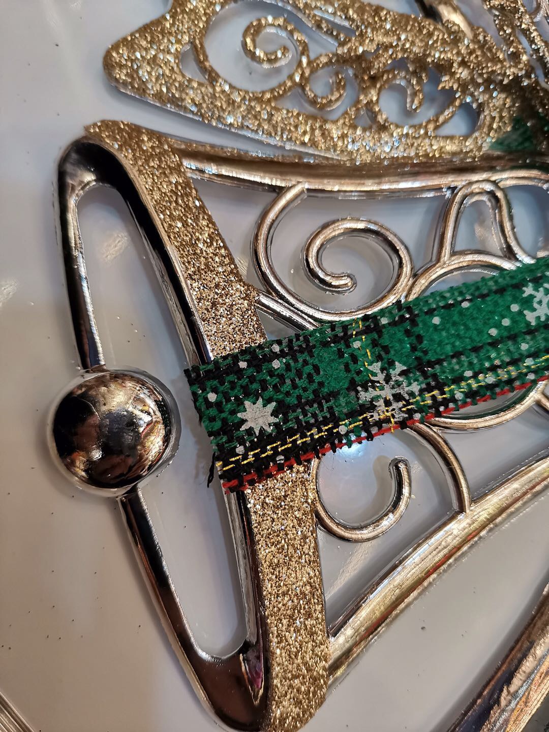 Two plastic clock pendants for Donghuang Christmas Tree ornaments Specification image