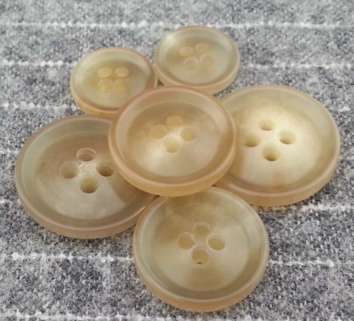 树脂花纹斜边四眼扣高档西装外套