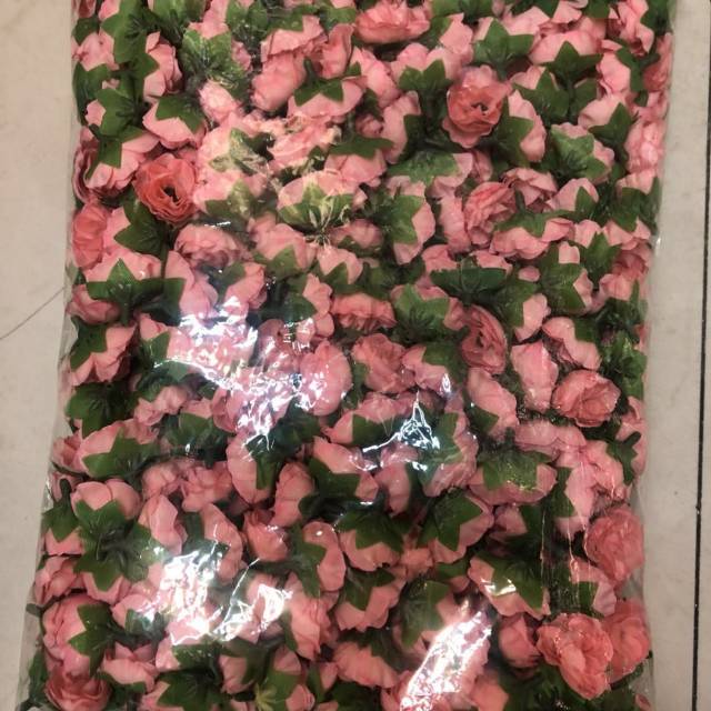 Camellia and camellia rose artificial silk fabric, small bunches of autumn camellia and rose buds, outdoor dining table, coffee table, living room, store, balcony decoration flowers