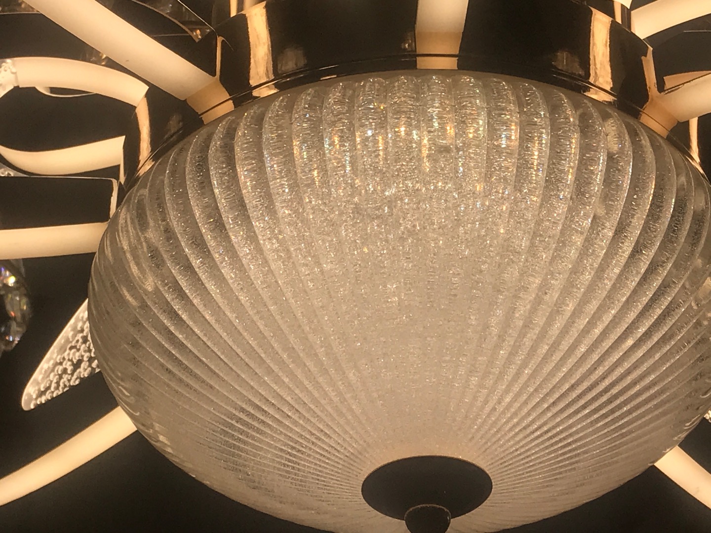Modern and light luxury acrylic crystal chandeliers under the Four Seasons Lighting brand Specification image