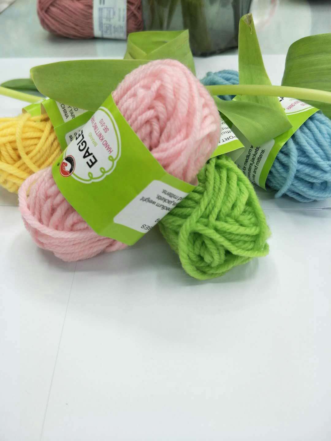 Factory direct sales of acrylic wool, medium and thick thread, DIY knitting, crocheting, slippers, seat cushions, cross-stitch, polyester baby thread details Picture