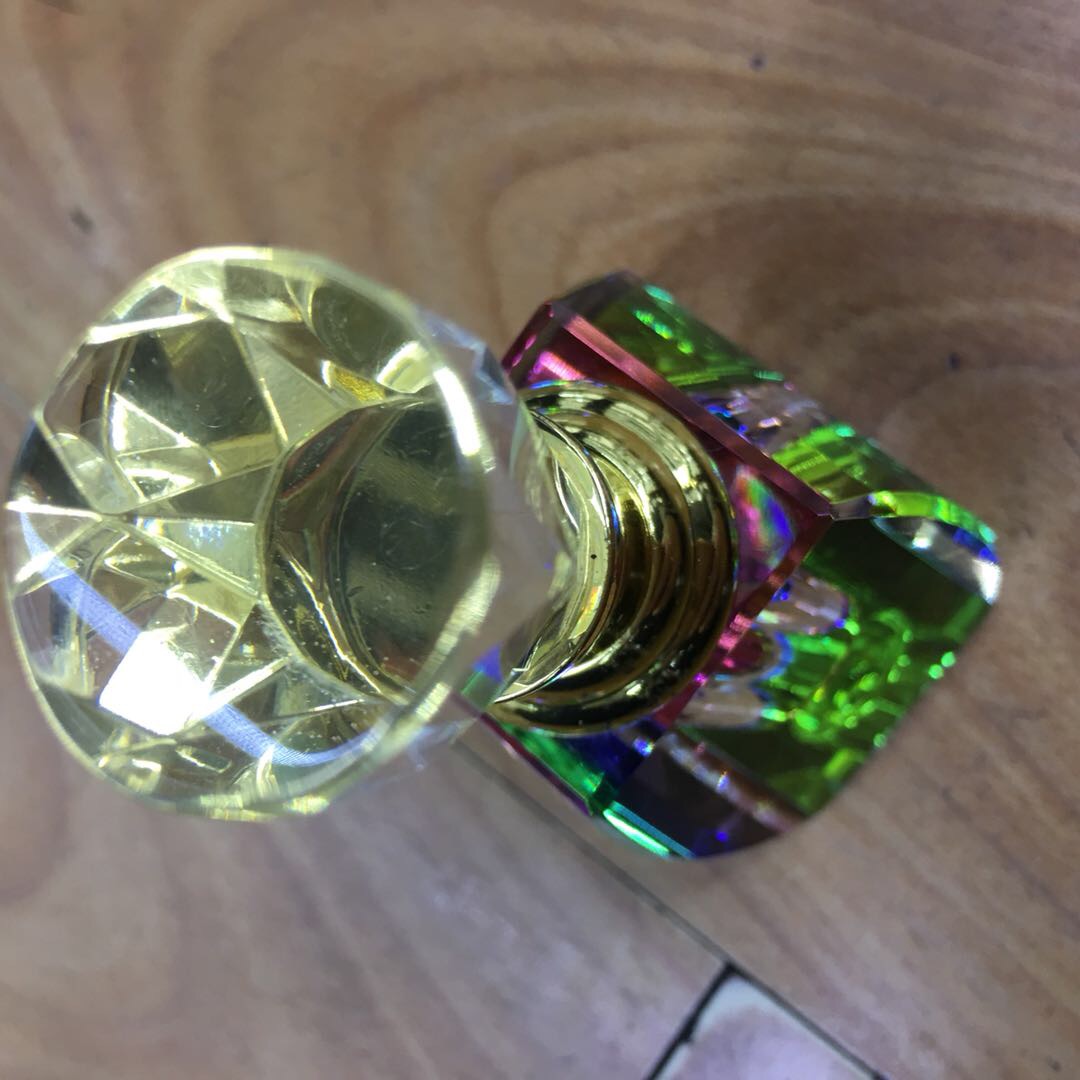 Direct sales from the manufacturer of colorful trapezoidal crystal perfume bottles for car ornaments Specification image