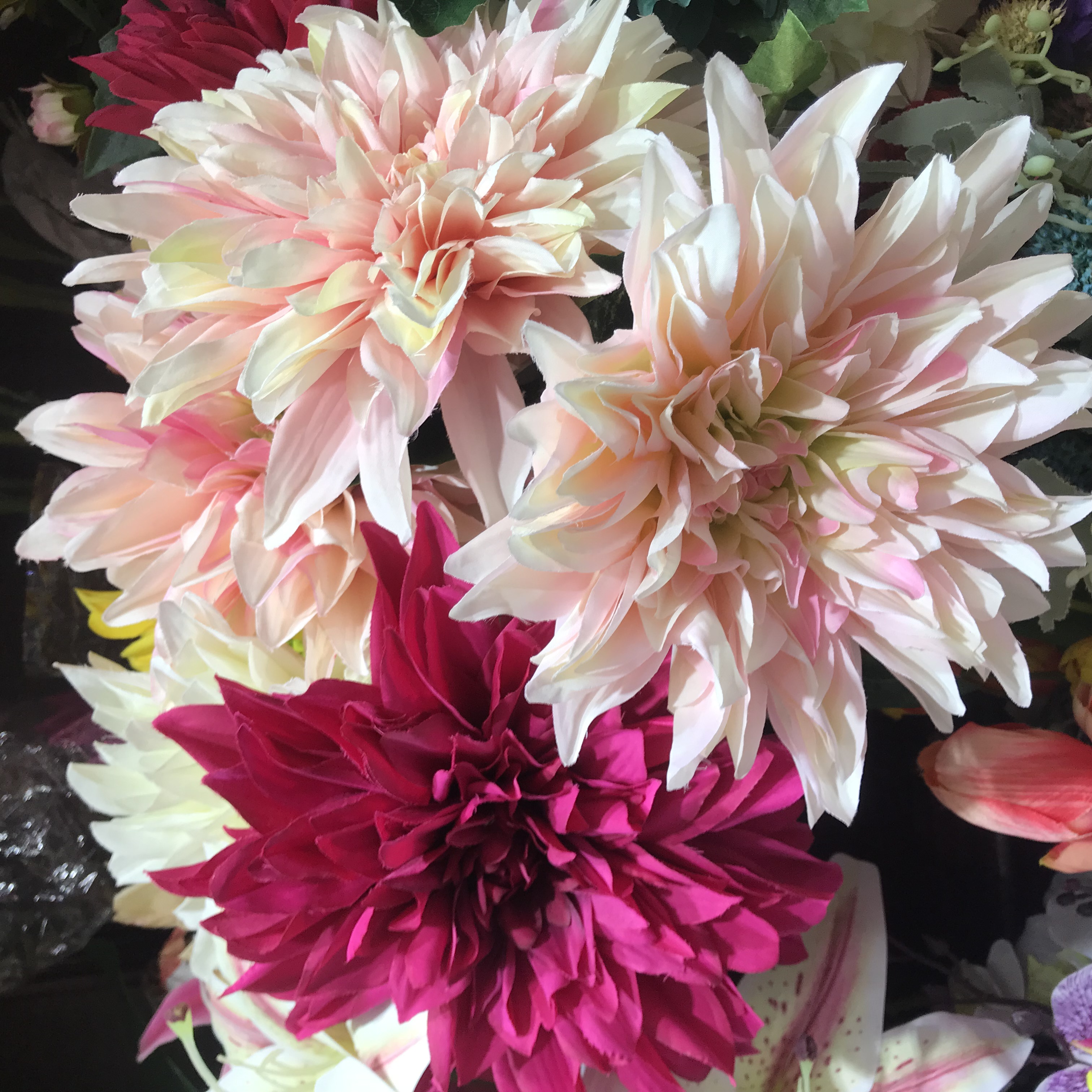 Modern simple simulation dahlia living room restaurant clothing store decorative fake flowers silk flower vase flower arrangement thumbnail