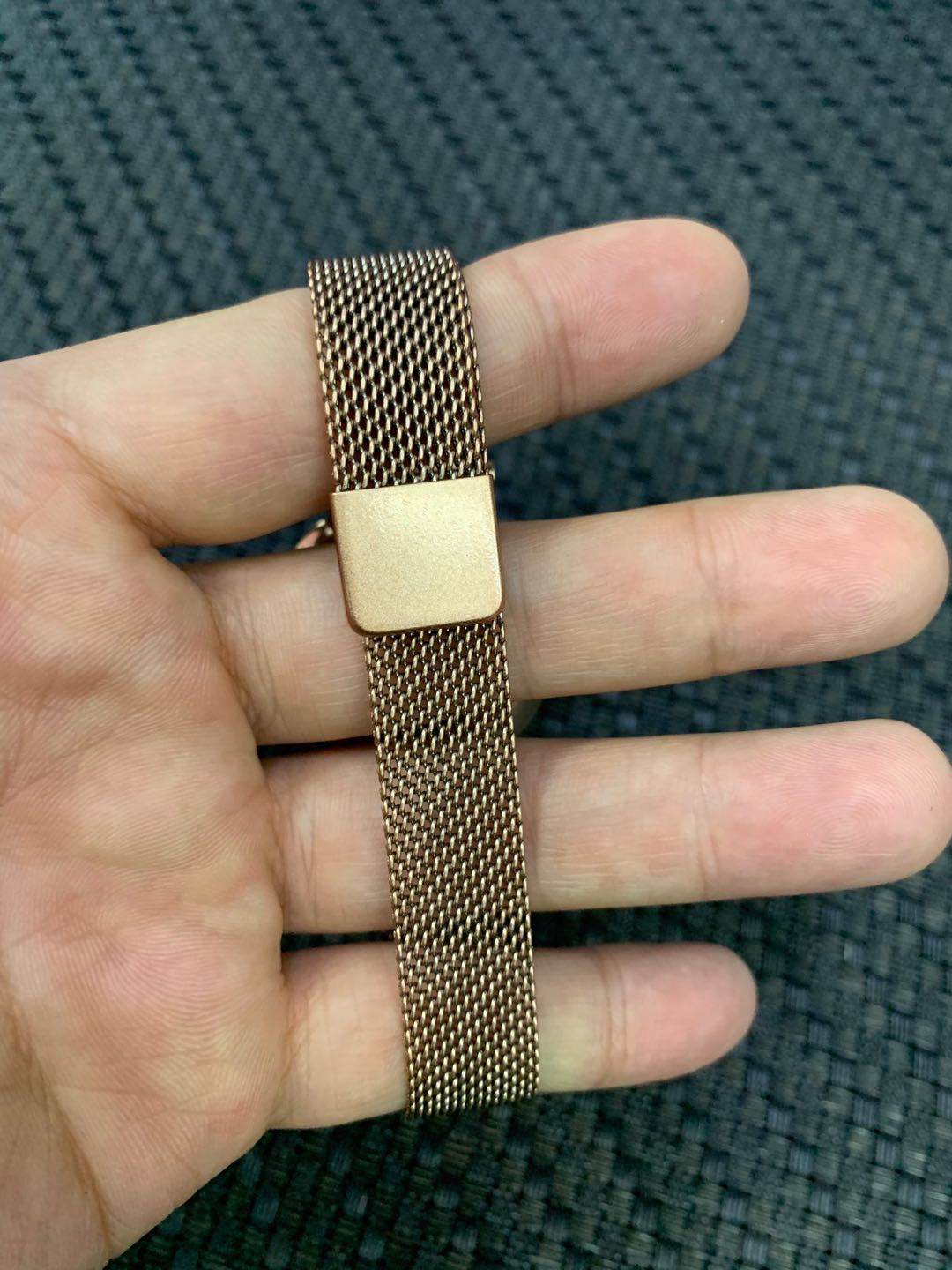 A fashionable ultra-thin ladies' watch with a colored sand and rhinestone strap details Picture