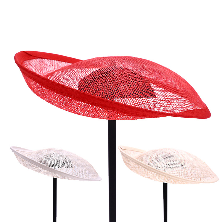 The base of the linen hat, the mesh hair accessory and the top hat are available in multiple colors and can be customized