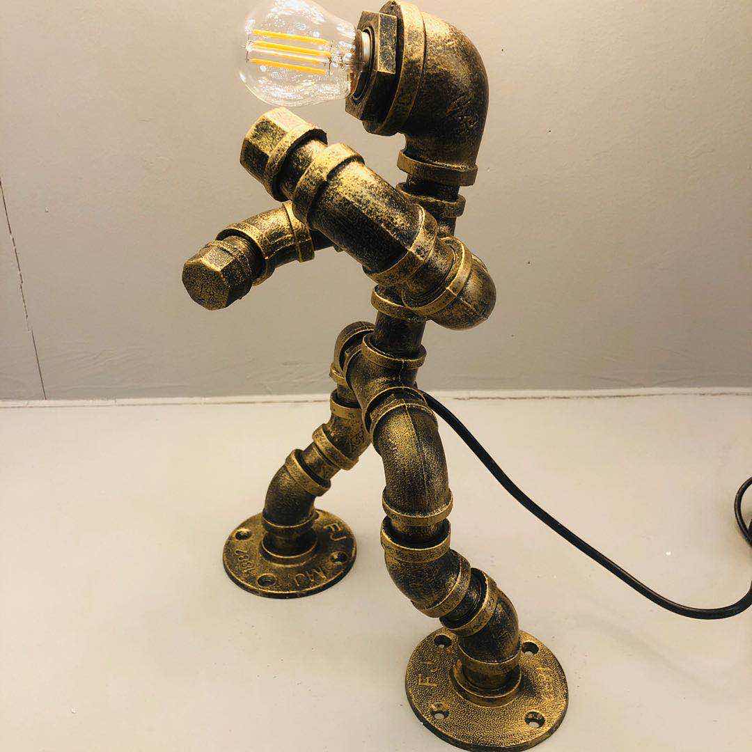个性创意装饰咖啡厅酒吧桌灯led复古创意机器人水管台灯产品图