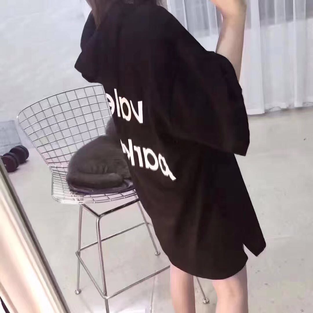 韩版黑色女卫衣。时尚经典青春靓丽欢迎光临。