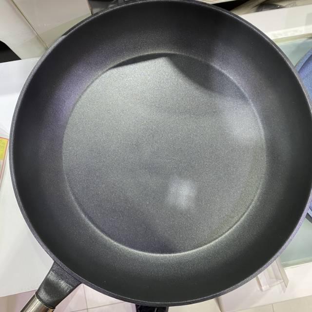 Titanium gold-coated non-stick pan, hand-cast pan body, made in Germany 1 pic 3
