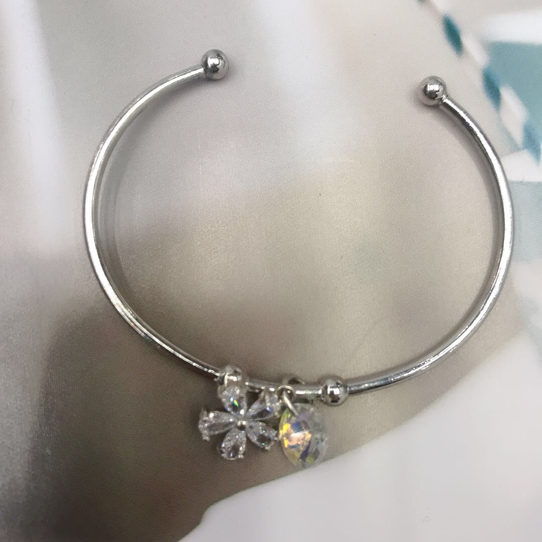 Temperament simple open snowflake flower pendant bracelet high-grade zircon bracelet wholesale accessories thumbnail