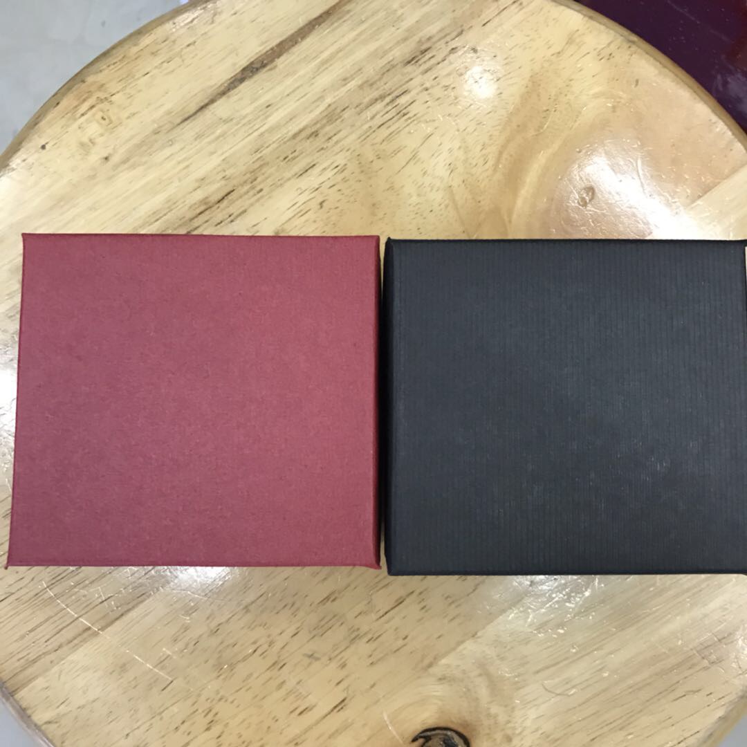 手表盒工艺礼品黑红两色可选低调奢华浪漫送礼图