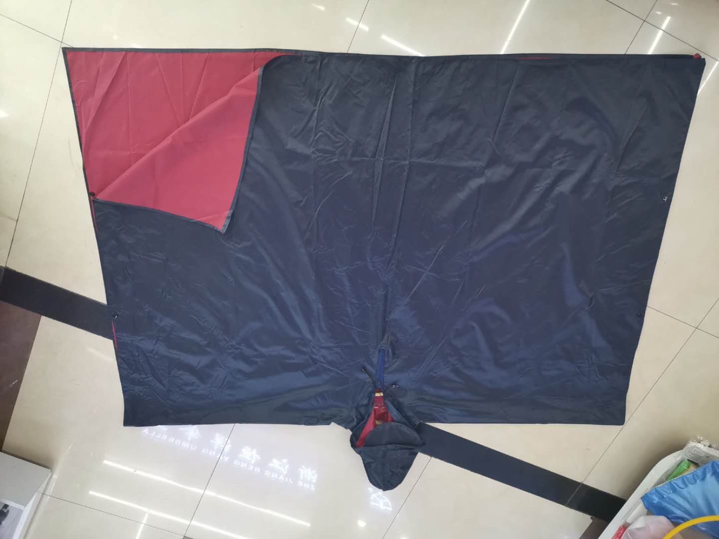 复合布方块雨披产品图