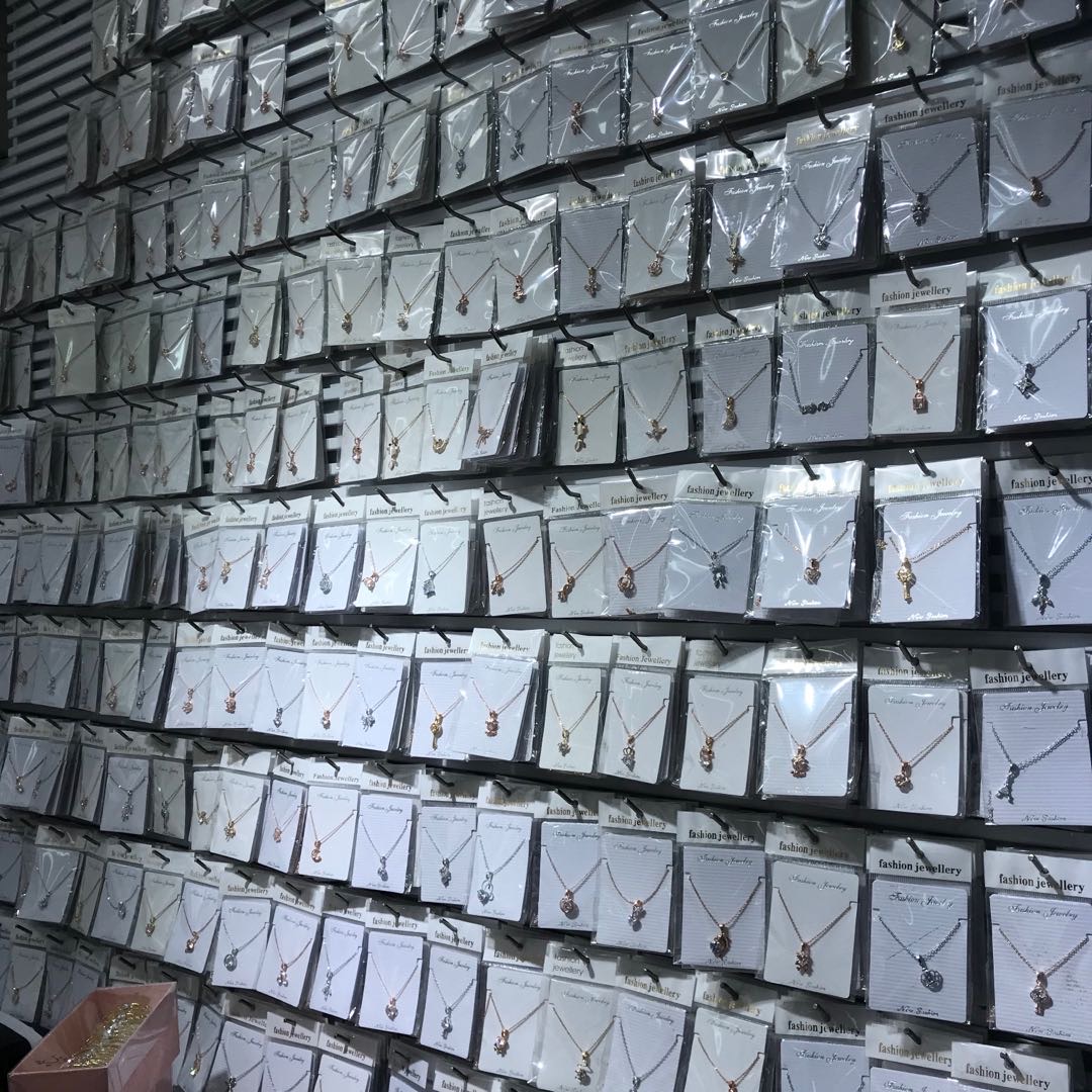 New and beautiful accessories describe pic - 1