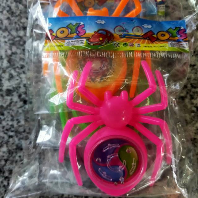 儿童玩具塑料蜘蛛赠品玩具。