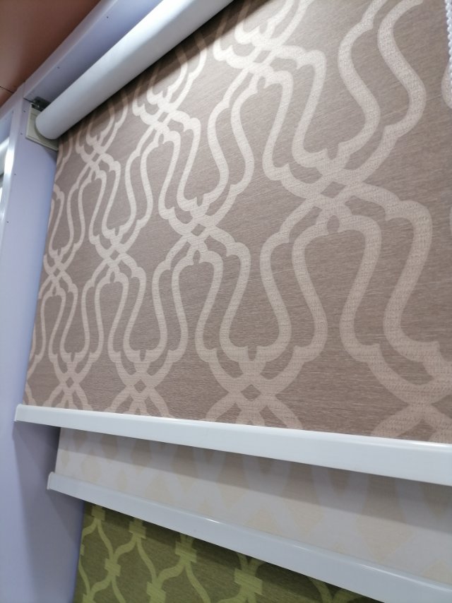 Roller blinds, light-blocking hand-pulled lifting roller blinds, waterproof curtains for offices, bathrooms, kitchens and bedrooms