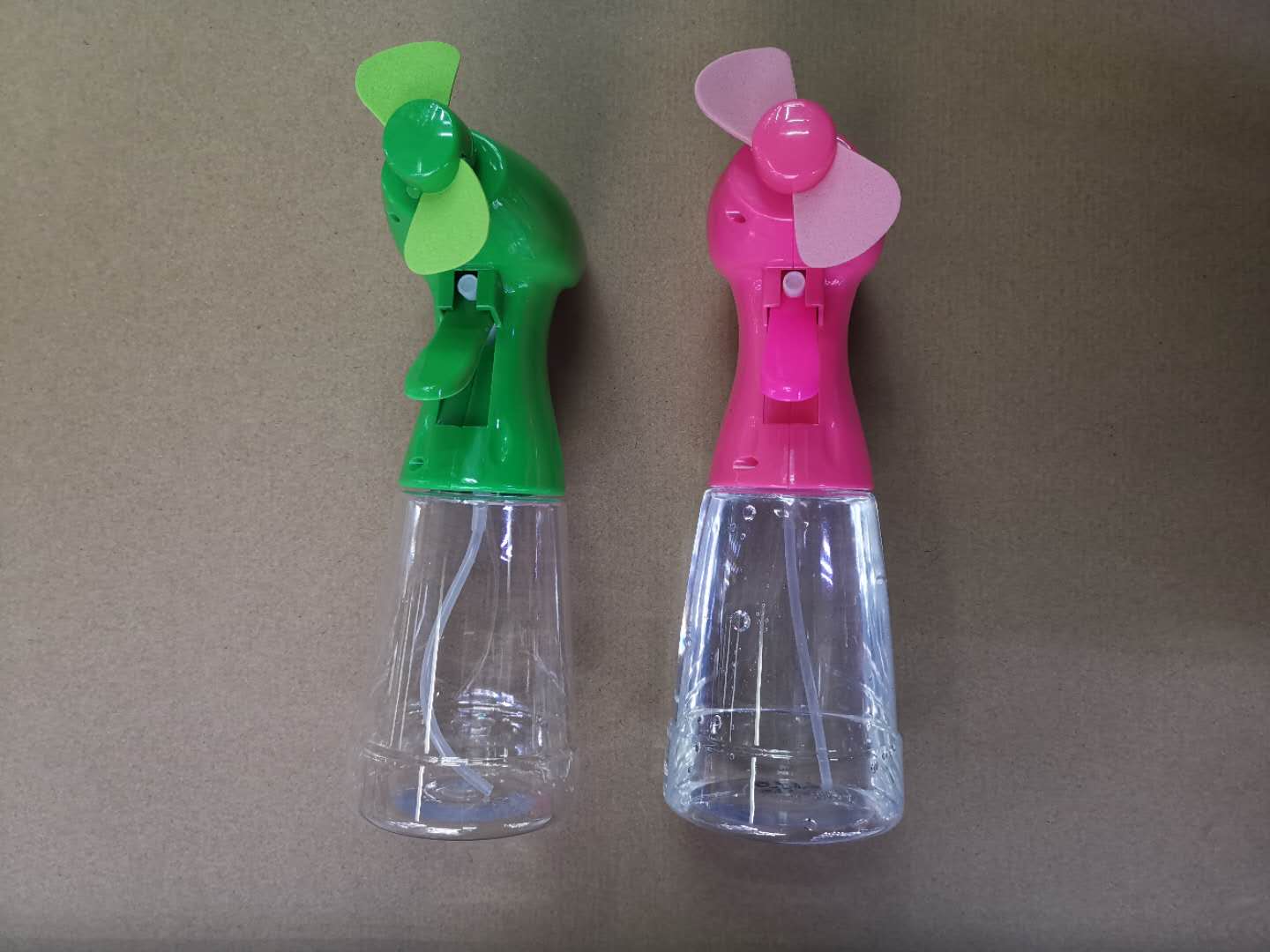 抖音同款卡通手压手持小风扇学生便携式手持网红风扇创意手动可放水洒水