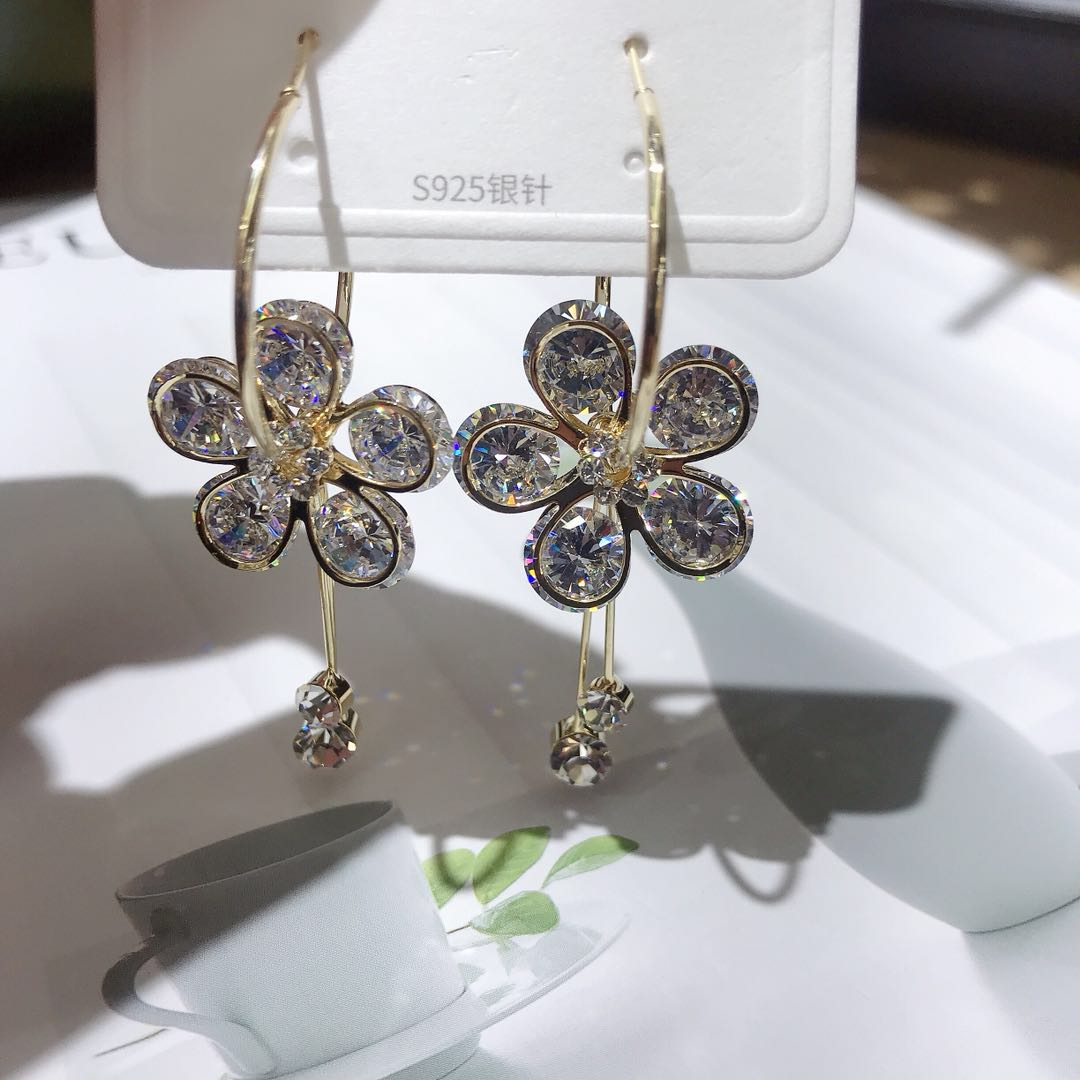 Han Feng flower formative temperament diamond giant flash joker fashion 925 silver needle earrings thumbnail