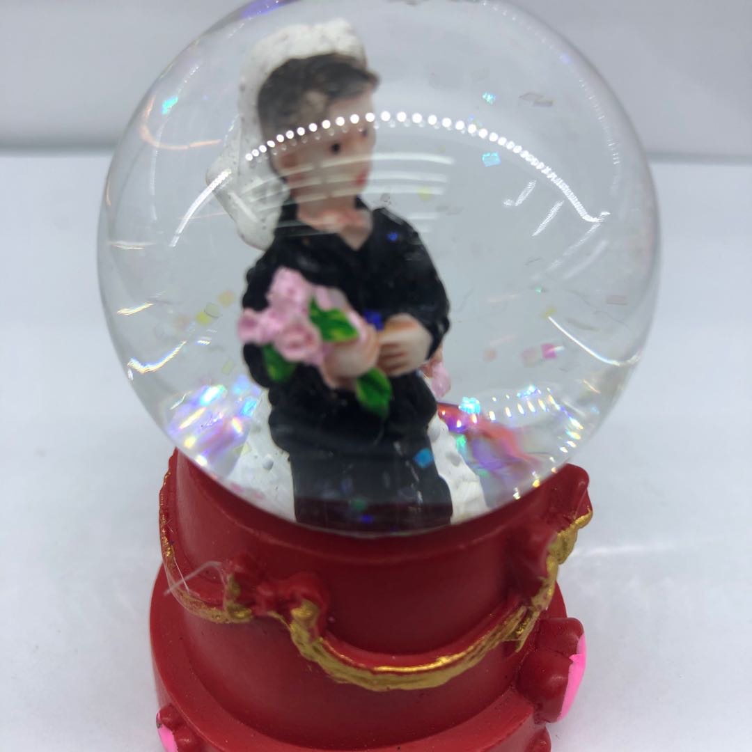 结婚情侣树脂水晶玻璃球工艺品摆件产品图