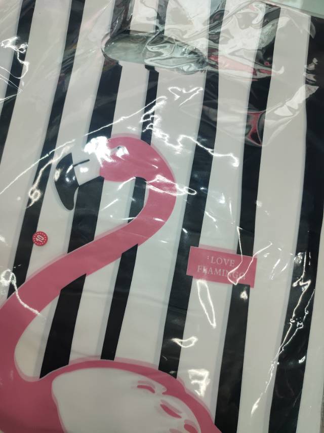 Comparison of different sizes of gift bags
