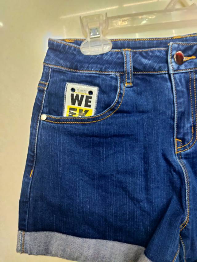 Summer jeans, women's straight shorts details Picture