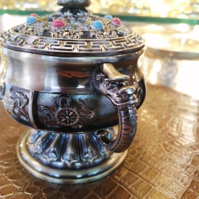 八宝双龙檀香炉佛教用品镂空檀香炉细节图