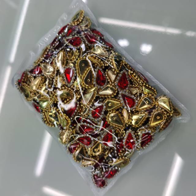 热销新品红色水滴水晶水钻合金手缝钻女服装辅料配件细节图