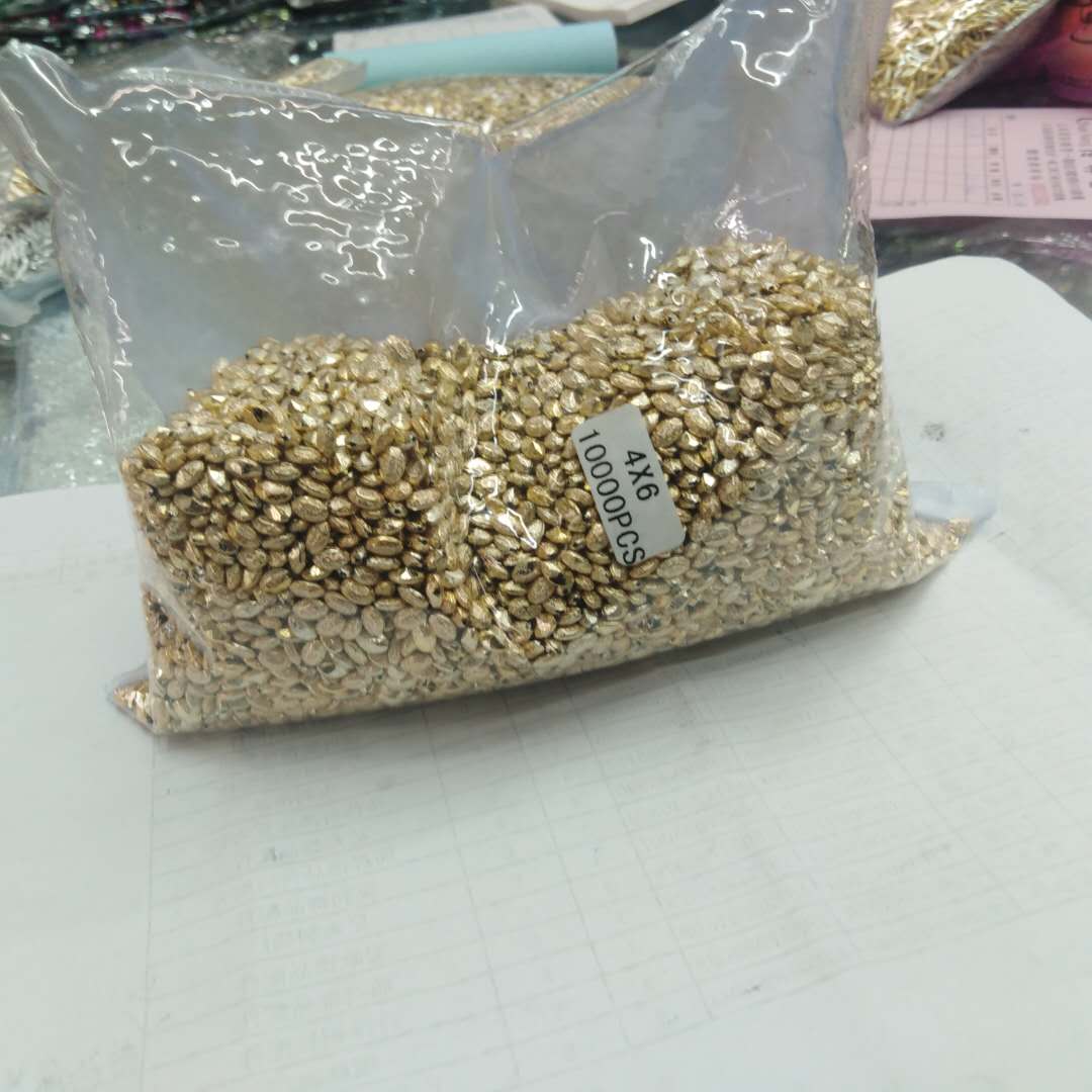Flat round aluminum gold-plated hollowed-out pendant jewelry accessories, flat round hollowed-out aluminum headwear accessories, beaded accessories details Picture