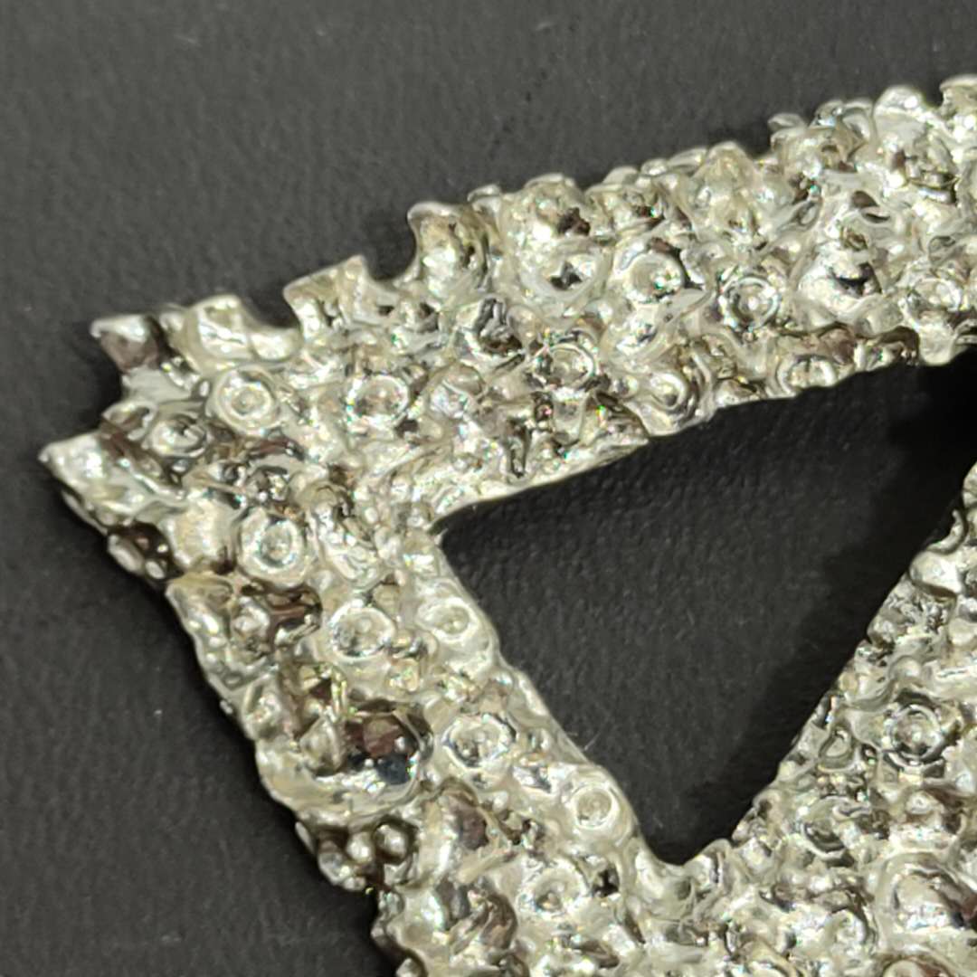 潮流夸张时尚银色浮雕三角环合金圈圈坠子女气质耳饰细节图