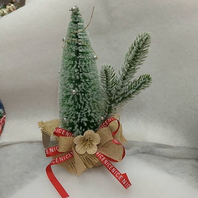 松针树摆件节日摆件圣诞装饰商场橱窗布置图