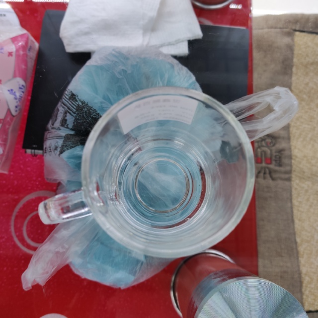 There are 6 pieces of water cups and glass cups available in various styles Specification image