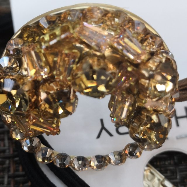 The popular hair tie in Dongdaemun, South Korea, features a water diamond rainbow hair tie, a colorful girl's bell hair band, a hair tie and a hair band headwear details Picture