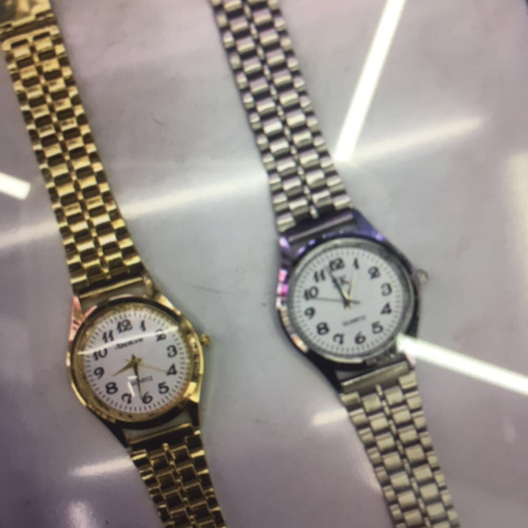 全新库存石英表间金色圆形单历老表原装女收藏钢带靓丽产品图