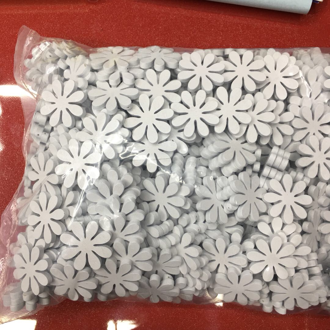 Factory direct sales of wooden dyed white eight-petal flower jewelry accessories